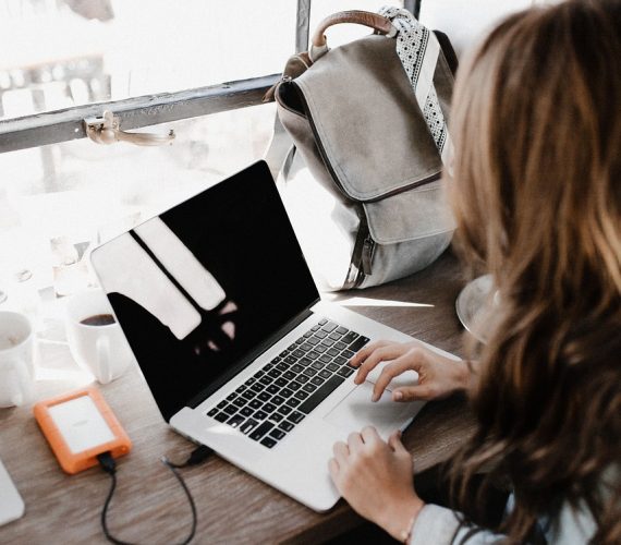 people-2569404_1280 (1)